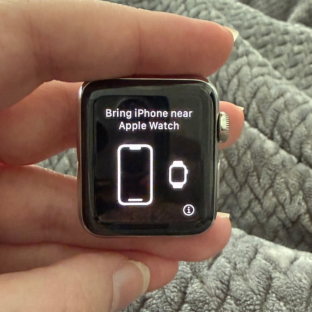 Hermes x Apple Watch Series 3 with Leather Band - Picture 6 of 6